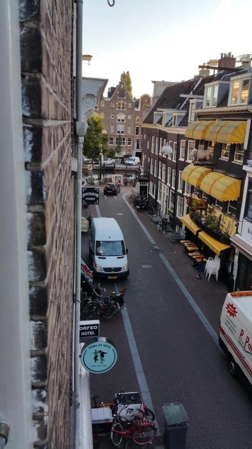 Séjour chez l'habitant Michelle, Not For Parties, Not A Hotel, With Shared Bathroom, No Kitchen Amsterdam
