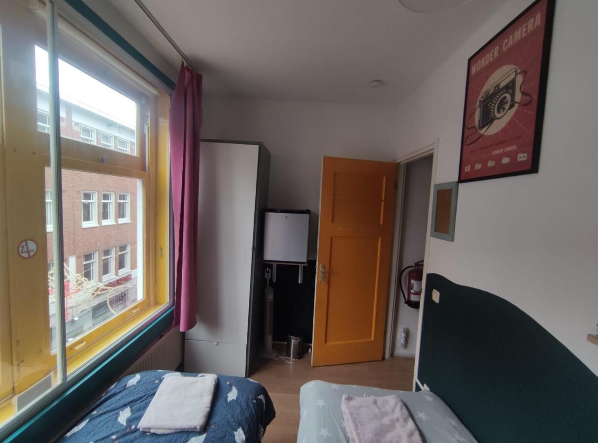 Michelle, Not For Parties, Not A Hotel, With Shared Bathroom, No Kitchen Séjour chez l'habitant Amsterdam