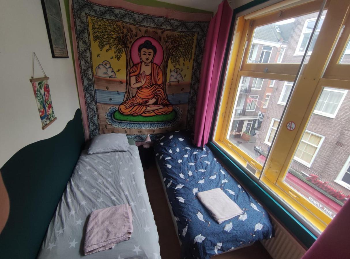 Séjour chez l'habitant Michelle, Not For Parties, Not A Hotel, With Shared Bathroom, No Kitchen *