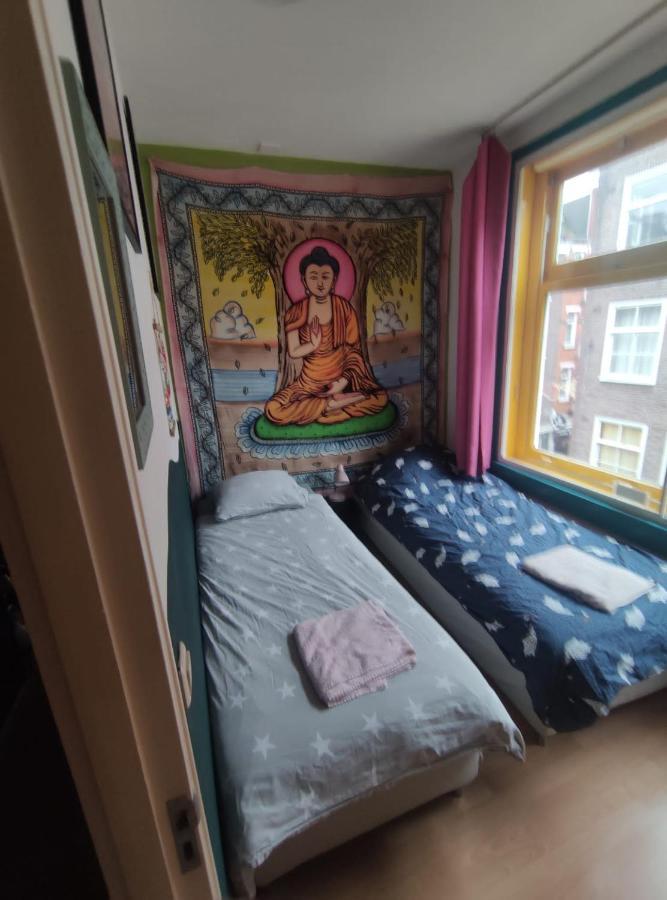 Séjour chez l'habitant Michelle, Not For Parties, Not A Hotel, With Shared Bathroom, No Kitchen