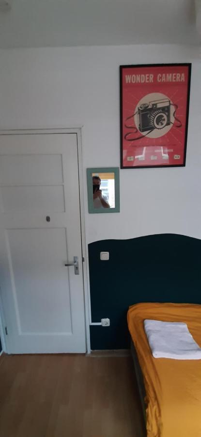 Michelle, Not For Parties, Not A Hotel, With Shared Bathroom, No Kitchen Séjour chez l'habitant